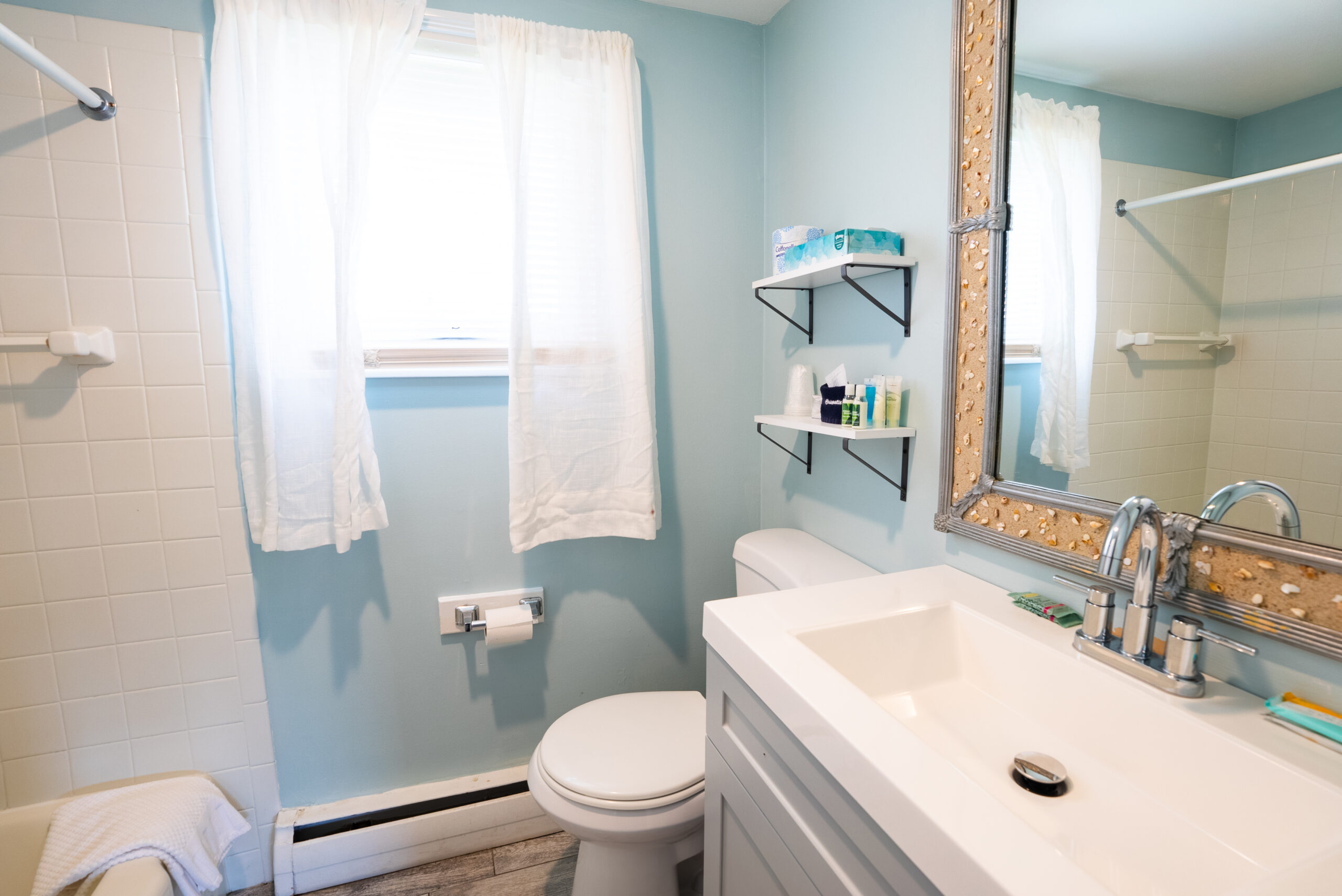 Room2_JAN_Bathroom1_081524